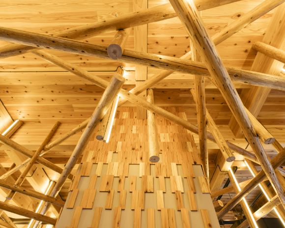 天井の丸棒は実は2020東京オリンピックのために用意されていた材料
